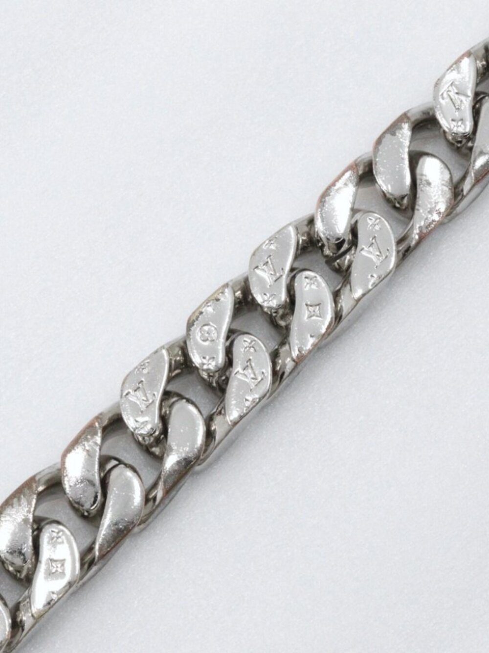 LOUIS VUITTON Bracelet LVChain Links Bracelet M69989 Silver Silver metalli... - Picture 14 of 15